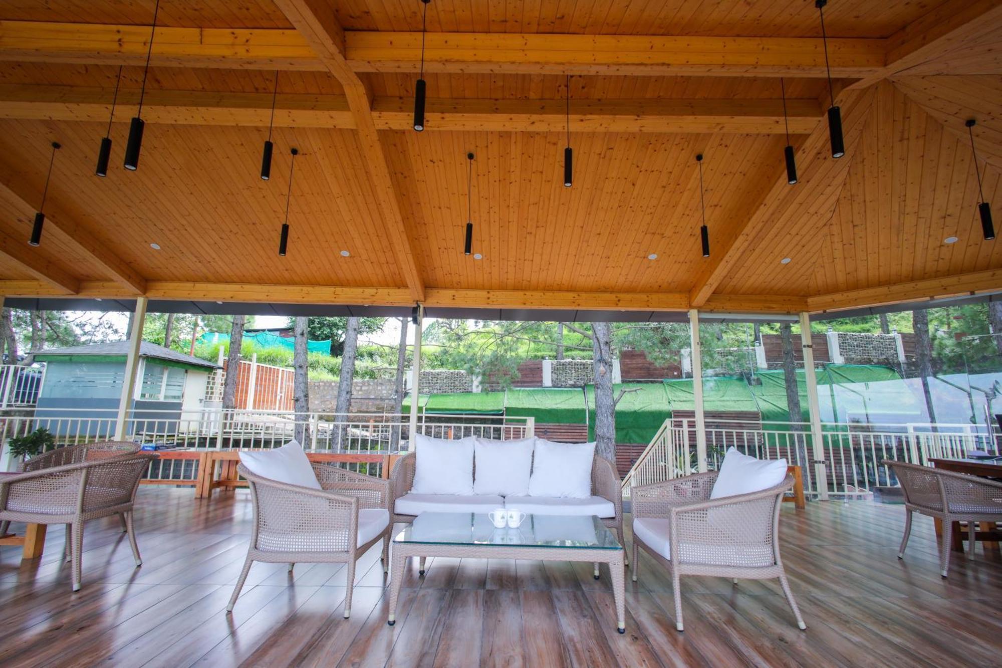 The Woods Retreat Hotel Lansdowne Exterior photo